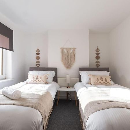 Beautiful 4 Bedroom House Reading Extérieur photo