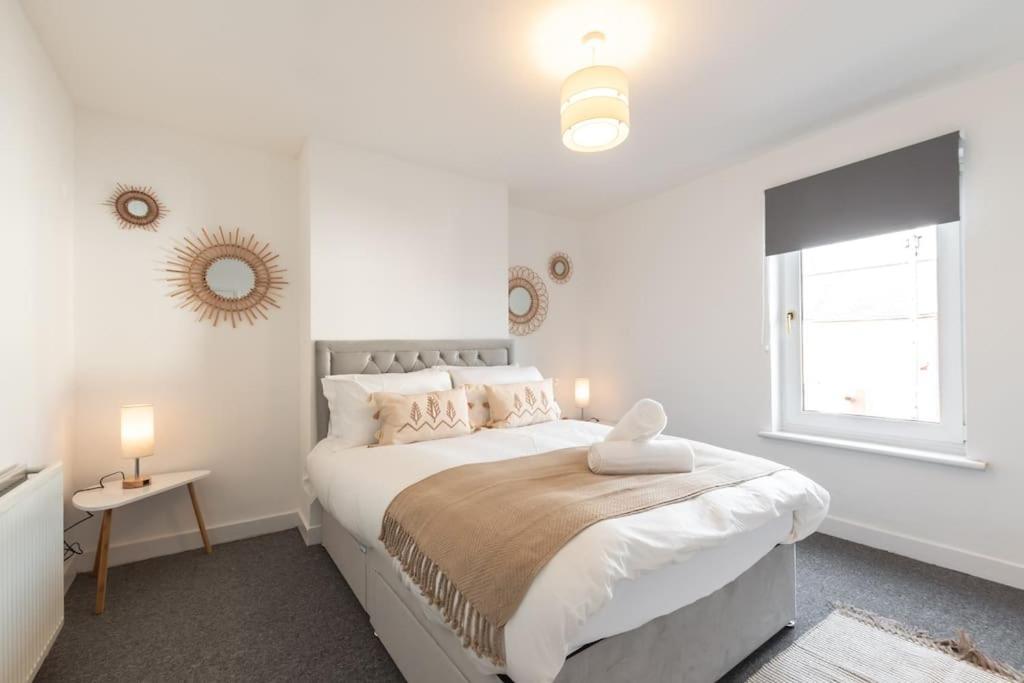 Beautiful 4 Bedroom House Reading Extérieur photo