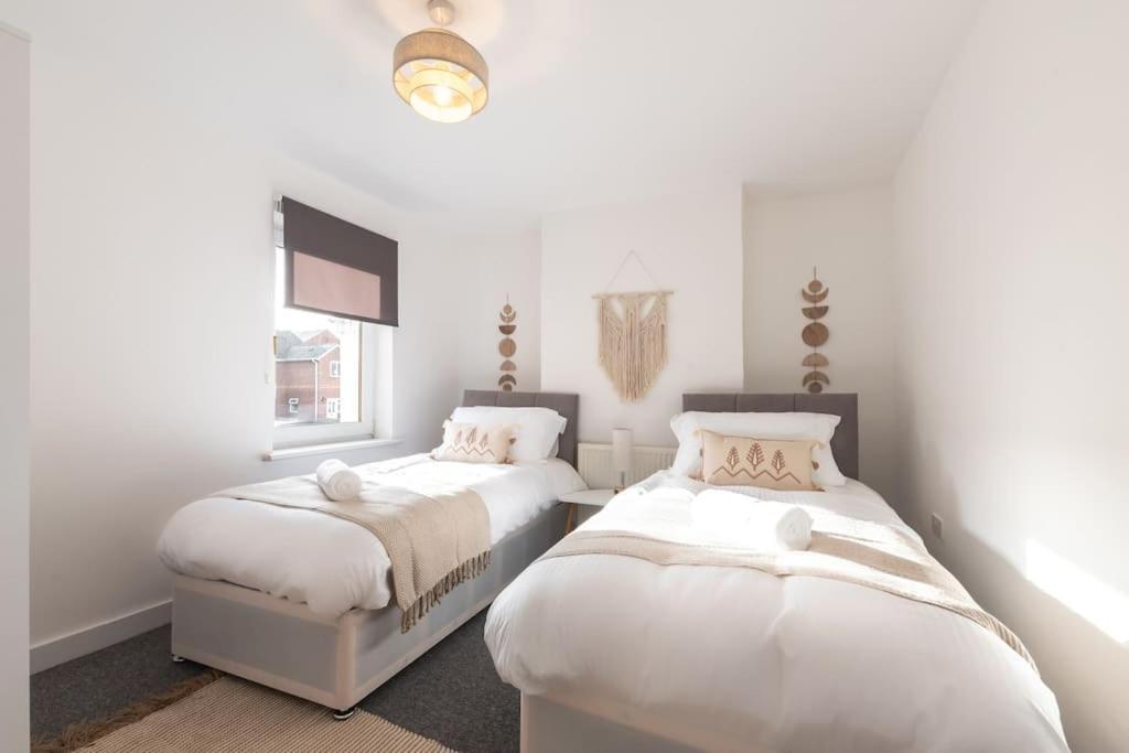 Beautiful 4 Bedroom House Reading Extérieur photo