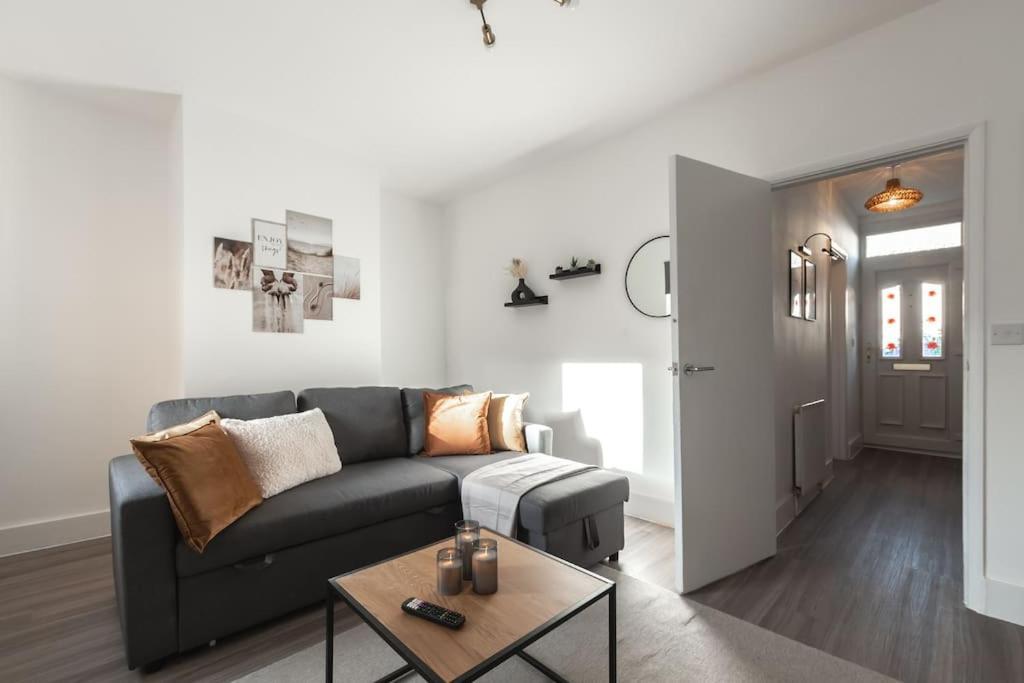 Beautiful 4 Bedroom House Reading Extérieur photo