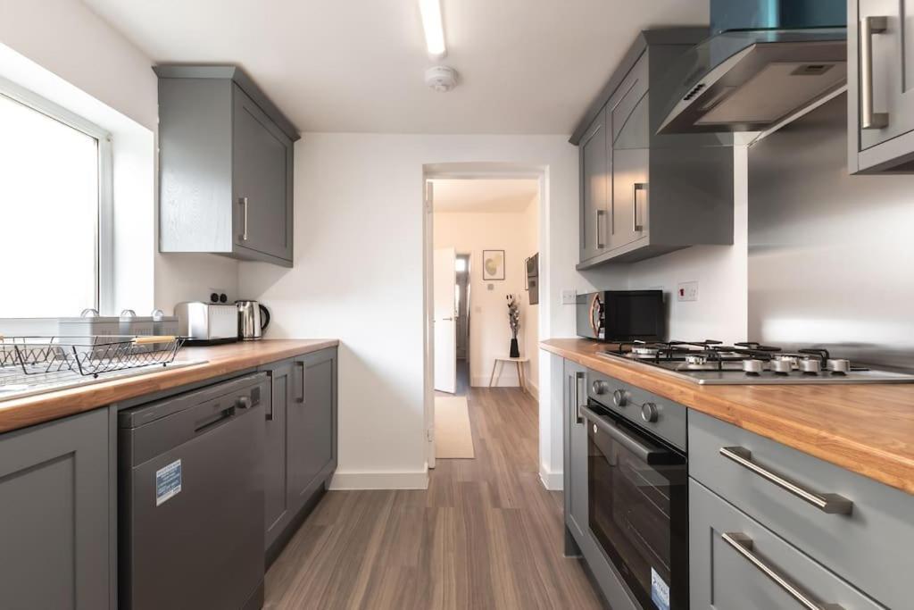 Beautiful 4 Bedroom House Reading Extérieur photo