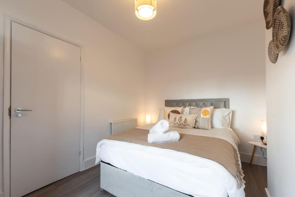Beautiful 4 Bedroom House Reading Extérieur photo