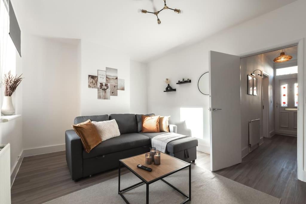 Beautiful 4 Bedroom House Reading Extérieur photo