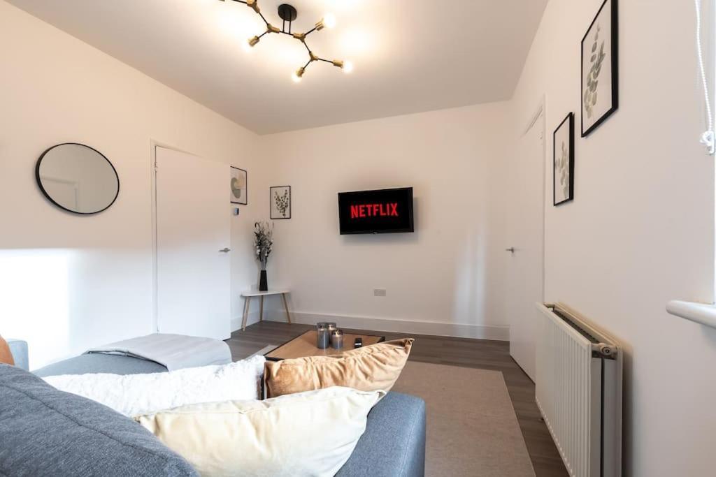 Beautiful 4 Bedroom House Reading Extérieur photo