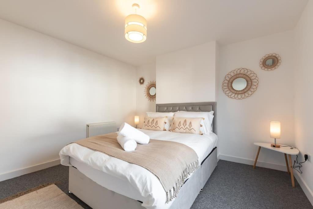 Beautiful 4 Bedroom House Reading Extérieur photo