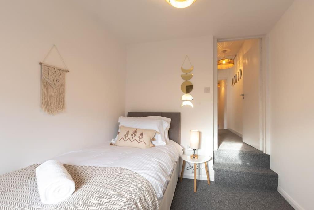Beautiful 4 Bedroom House Reading Extérieur photo
